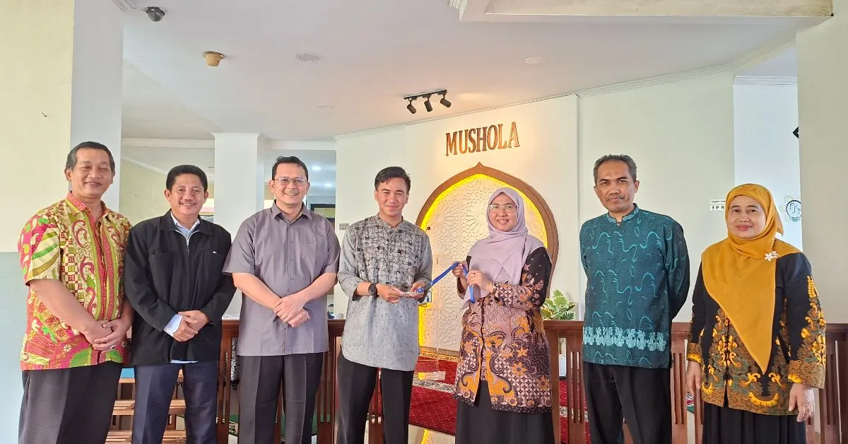 Mushola Al Hakim: Tempat Beribadah yang Menyatu dengan Kehidupan Sehari-hari di Cilacap